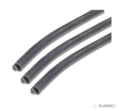 冬天寒氣逼人，不怕，這里有皇庭金門鋁合金門窗